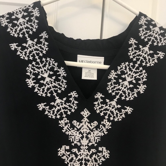 LIZ CLAIBORNE Embroidered Boho White Black Top M - Picture 2 of 3